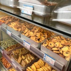 上海哈尔滨食品厂延安路店 经典小吃的地道风味之旅